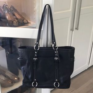 Coach black leather shoulder bag, always authentic